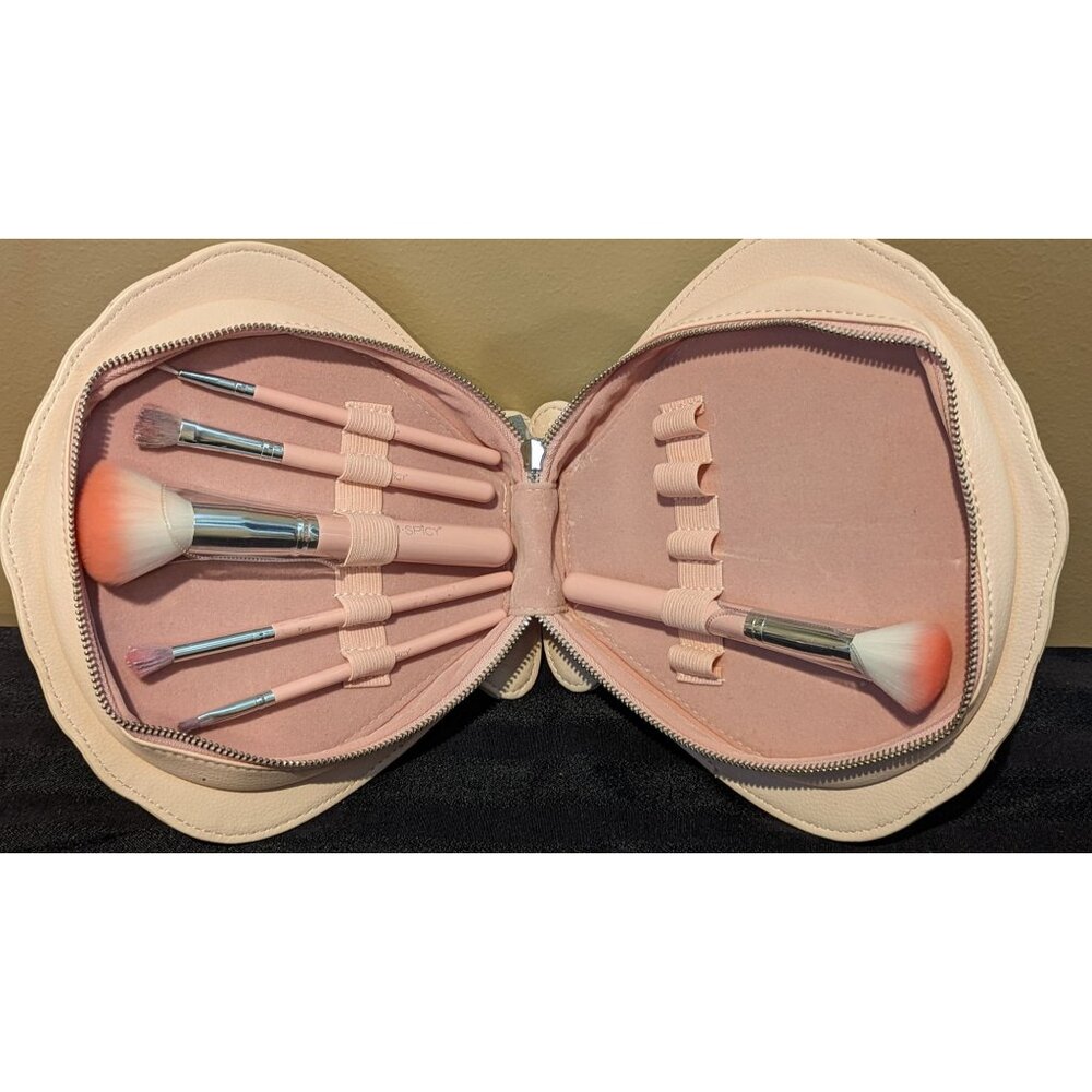 U Spicy Shell-Shaped Makeup Brush Set With Case 6 Premium Quality Brushes